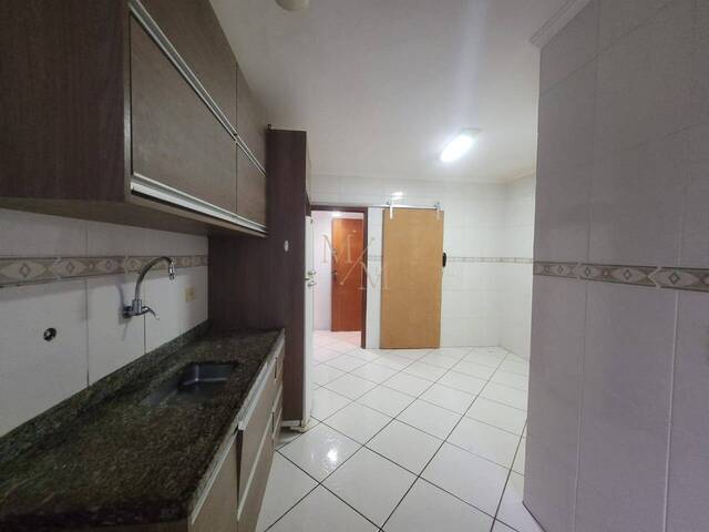 #689 - Apartamento para Venda em Santos - SP