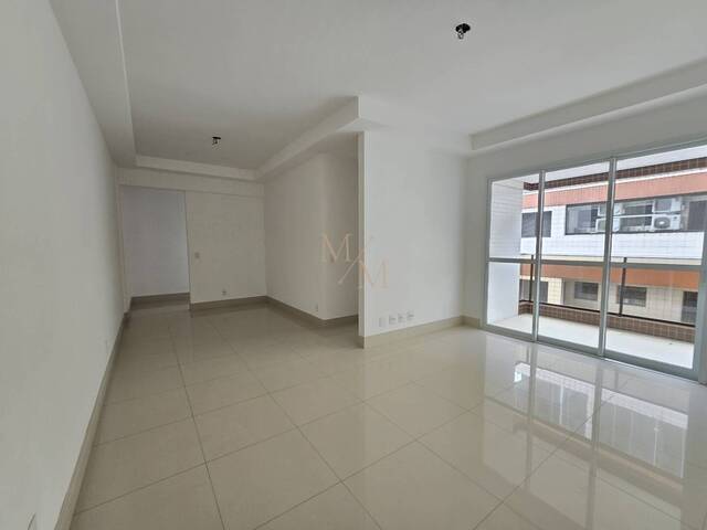 #708 - Apartamento para Venda em Santos - SP