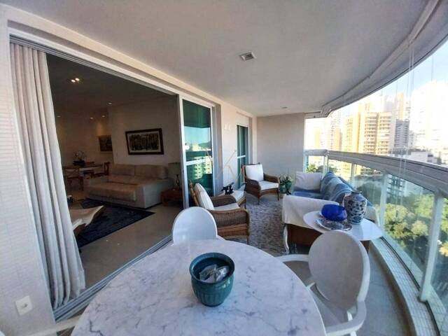 #821 - Apartamento para Venda em Santos - SP