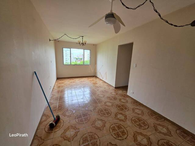 #1200 - Apartamento para Venda em Santos - SP